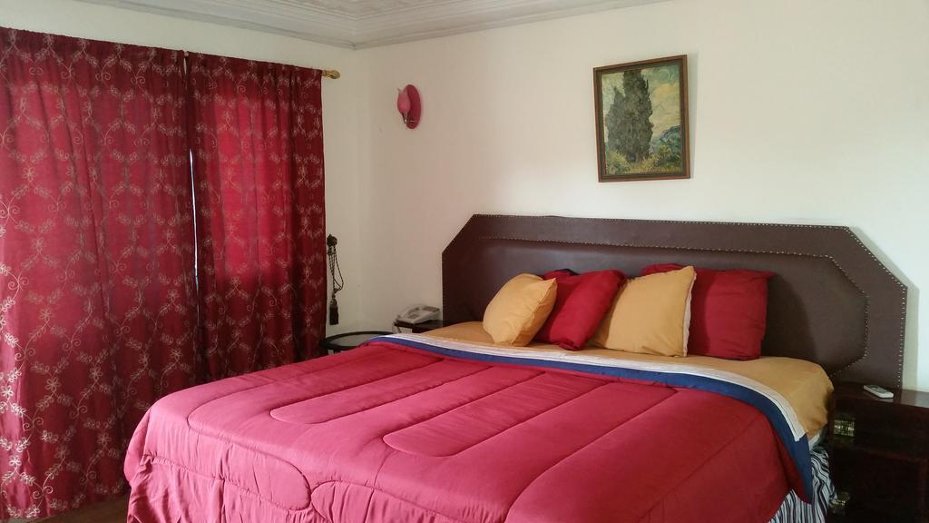 Zambezi Inn Hotel Конакрі Номер фото