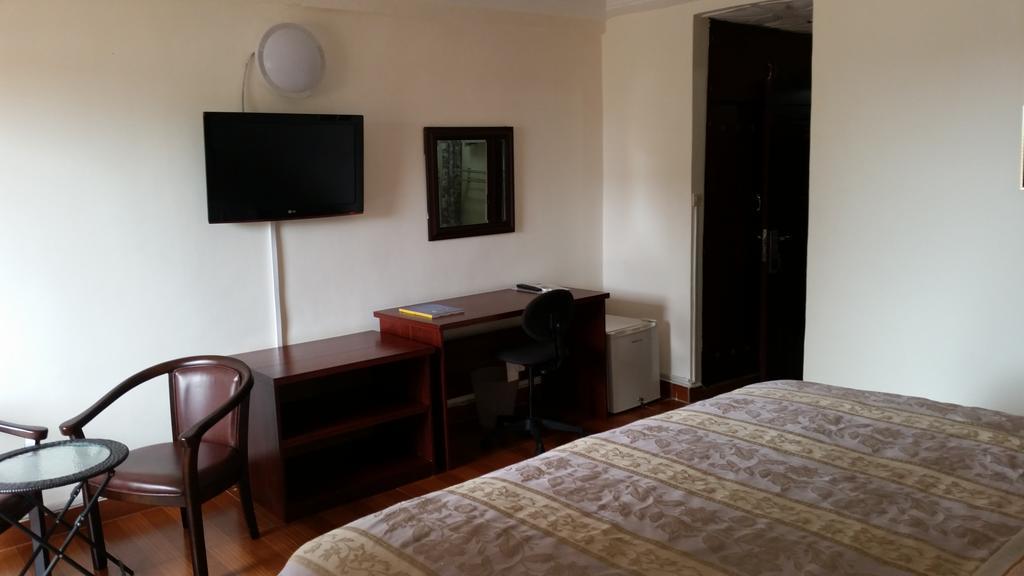 Zambezi Inn Hotel Конакрі Номер фото