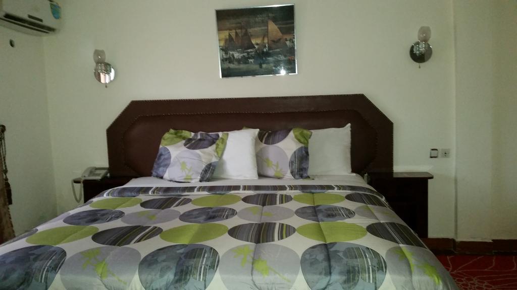 Zambezi Inn Hotel Конакрі Номер фото