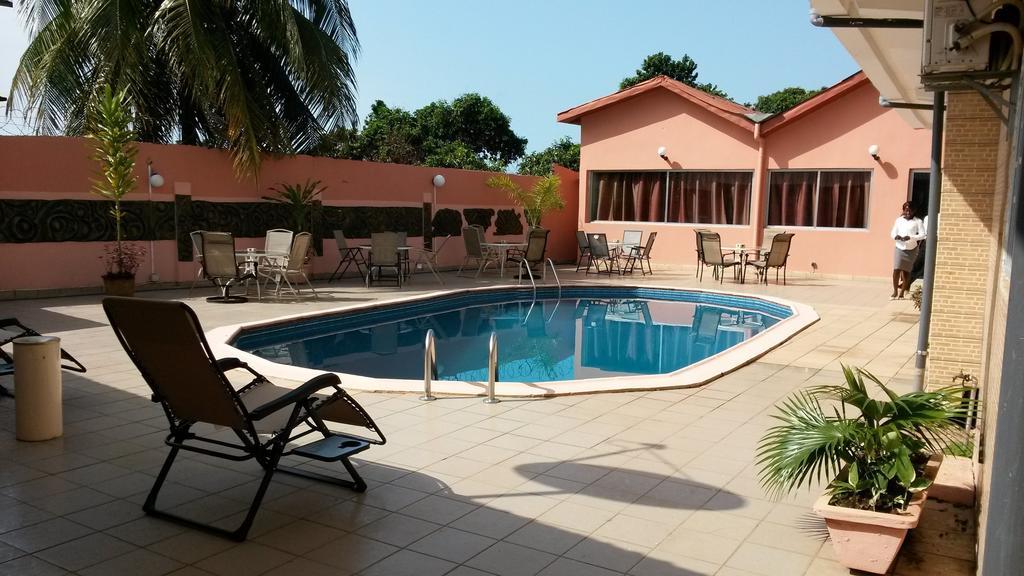 Zambezi Inn Hotel Конакрі Екстер'єр фото
