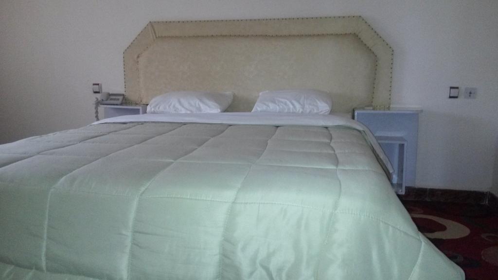 Zambezi Inn Hotel Конакрі Номер фото